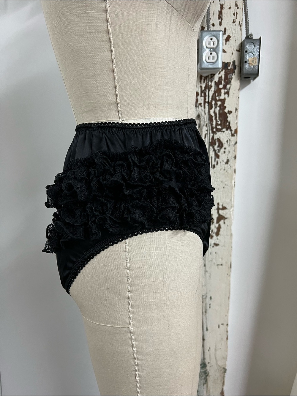 100% Silk Ruffle Bloomers - Picture 2 of 7